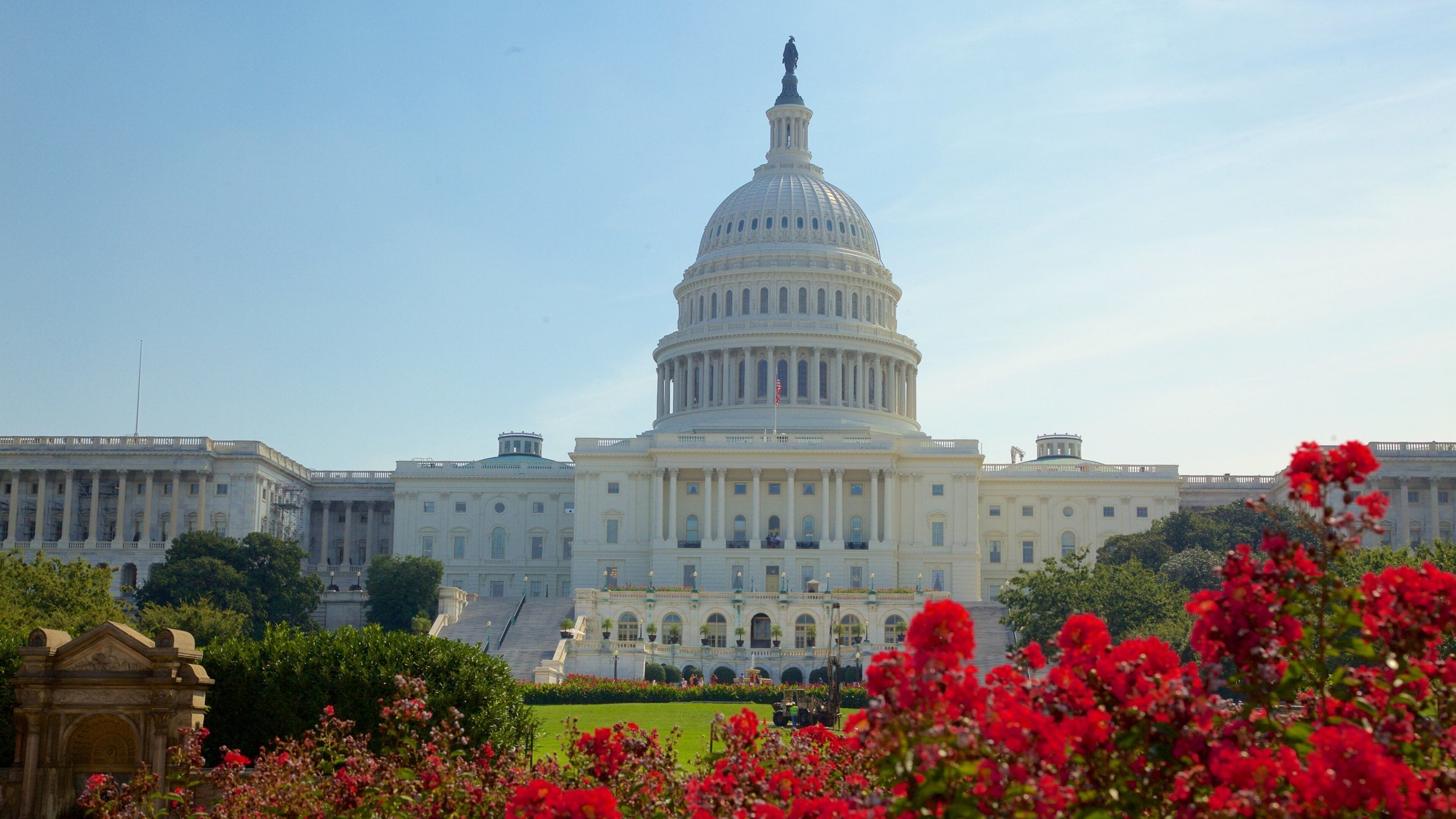 Capitol Hill som inkluderar historiska element, en administrativ byggnad och en park