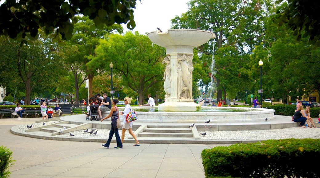 Dupont Circle cho thấy khu vườn, đài phun nước và đài tưởng niệm