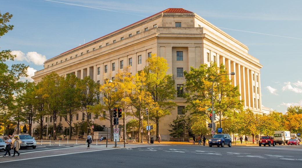 Downtown Washington D.C. featuring heritage architecture and street scenes