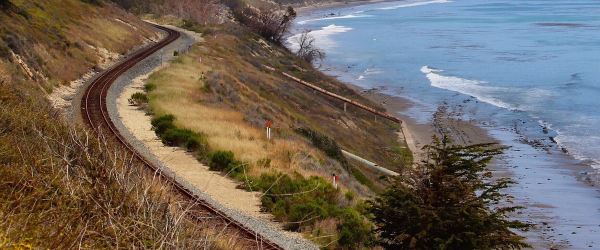 This highway exit is only accessible for southbound traffic. There are no specific parking spots; the whole Vista Point paved area is a safe place to pull over with room for dozens of cars. There is a grand view of the Pacific coast between Gaviota and Santa Barbara, and a view of Santa Rosa Island in the distance. A steep, unofficial path leads down from one end of the Vista Point exit.
#California
#roadtrip
#lifeatexpedia
#weloveourmarkets
#AMER