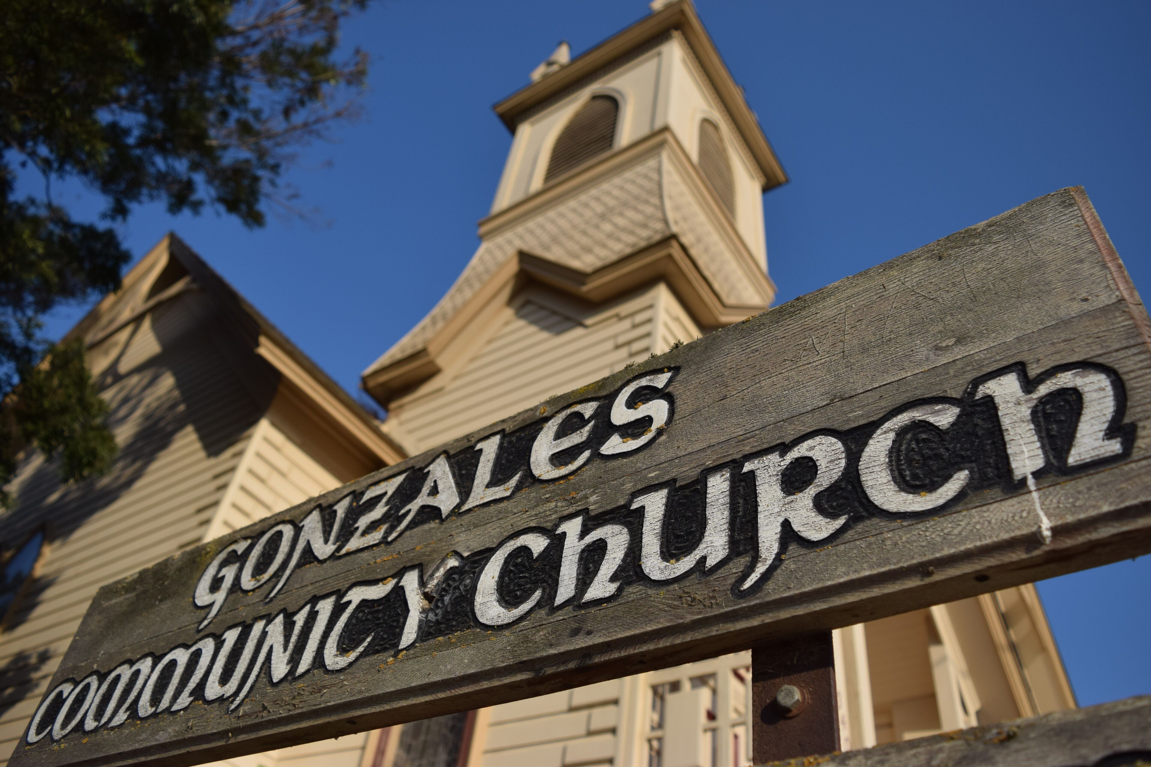 A wooden sign with the text "Gonzales Community Church".