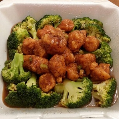 Fried scallops and broccoli in a spicy black pepper sauce. Really good! You have to be a super fan of black pepper before digging in!