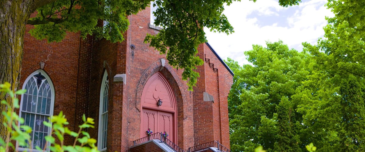 Granby which includes heritage architecture