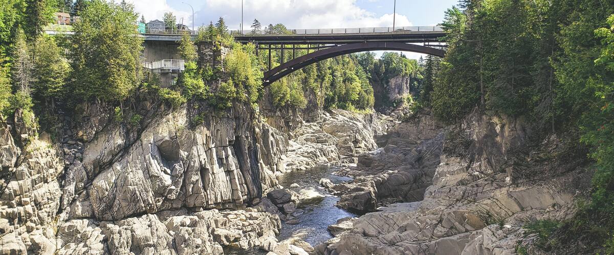 The Falls & Gorge walk is approximately 5 KM depending where you start. Along the path you can find geocaching, a nice picnic area, and a place that you can pay a small fee to take over 200+ stairs to different sections of the gorge below. Depending on whether you take photos or walk right through, I easily spent 3 hours here. The paths are not wheelchair friendly in many areas, but there are sections where you can drive up to and look down.