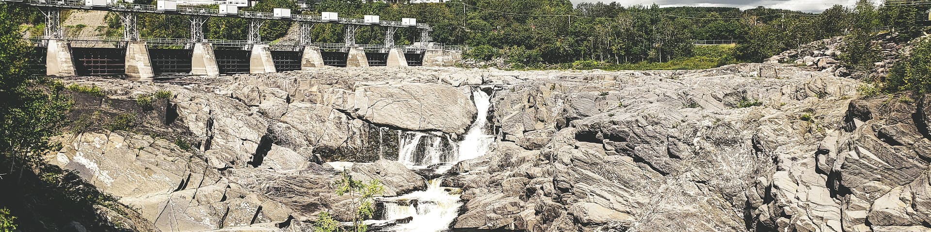The Falls & Gorge walk is approximately 5 KM depending where you start. Along the path you can find geocaching, a nice picnic area, and a place that you can pay a small fee to take over 200+ stairs to different sections of the gorge below. Depending on whether you take photos or walk right through, I easily spent 3 hours here. The paths are not wheelchair friendly in many areas, but there are sections where you can drive up to and look down. In this particular area you can zipline over the gorge if you're brave enough. Me... not so much.