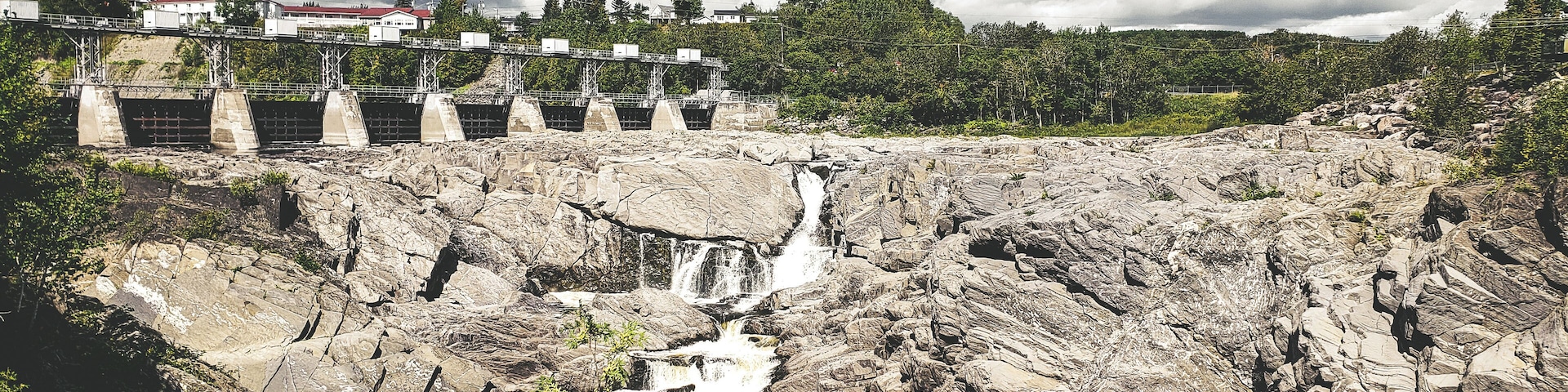 The Falls & Gorge walk is approximately 5 KM depending where you start. Along the path you can find geocaching, a nice picnic area, and a place that you can pay a small fee to take over 200+ stairs to different sections of the gorge below. Depending on whether you take photos or walk right through, I easily spent 3 hours here. The paths are not wheelchair friendly in many areas, but there are sections where you can drive up to and look down. In this particular area you can zipline over the gorge if you're brave enough. Me... not so much.