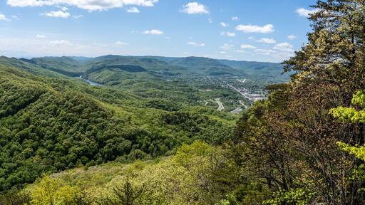 Cumberland Gap through Cumberland Mountains, within Appalachian Mountains. Tripoint of Kentucky, Virginia, and Tennessee. Cumberland Gap National Historical Park. Pinnacle Overlook at key passageway.