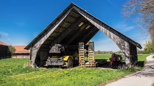 Holzunterstand bei Hallbergmoos
