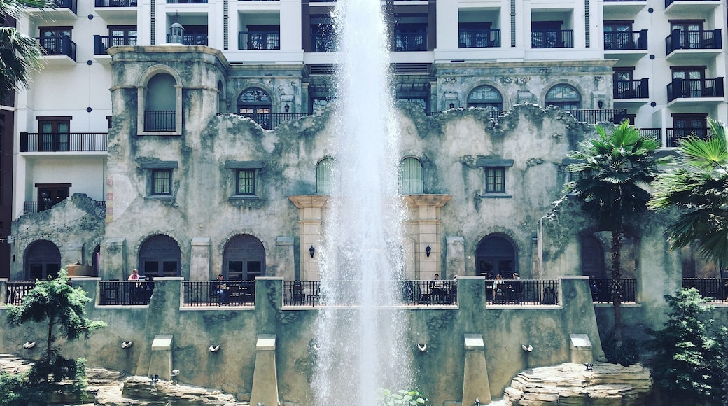 Atrium fountain