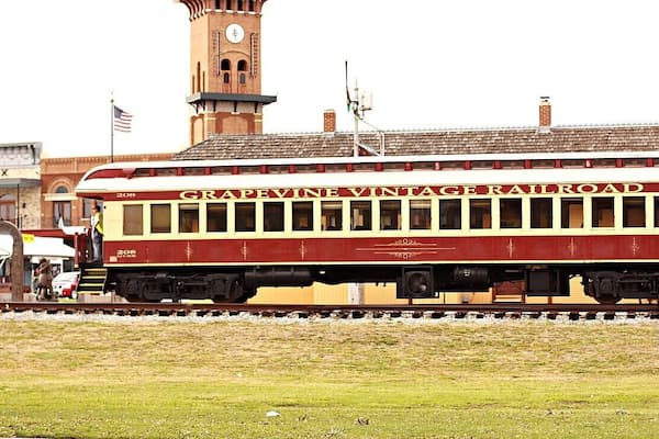 Lovely train ride in a steam engine to Fortworth to see historic downtown Fortworth. Lovely ride with air conditioned bogeys. One of the compartments has train themed puzzles and games for kids to play.
#localgem