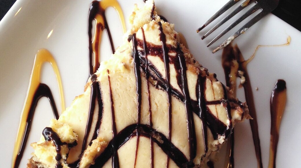 I had no idea Grapevine had such an adorable little downtown. We had a great lunch at a local cafe, grabbed some dessert, perused the Saturday farmer's market, and did a little shopping. Great way to spend an afternoon!