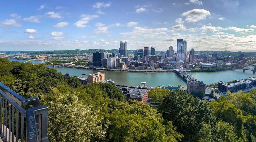 Aerial view of Downtown Pittsburgh with Mount Washington at the top of the Duquesne incline