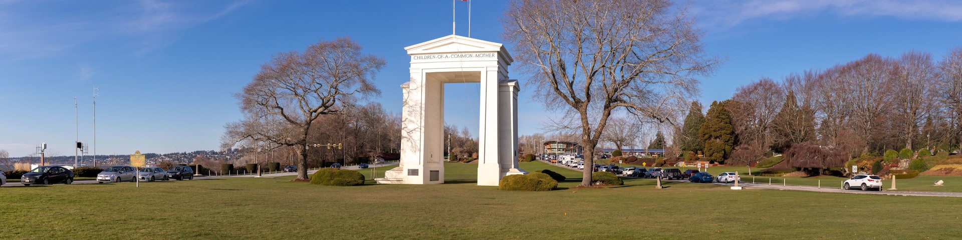 The peace arch border. Peace arch border between Canada and USA represent the world's longest undefended border.