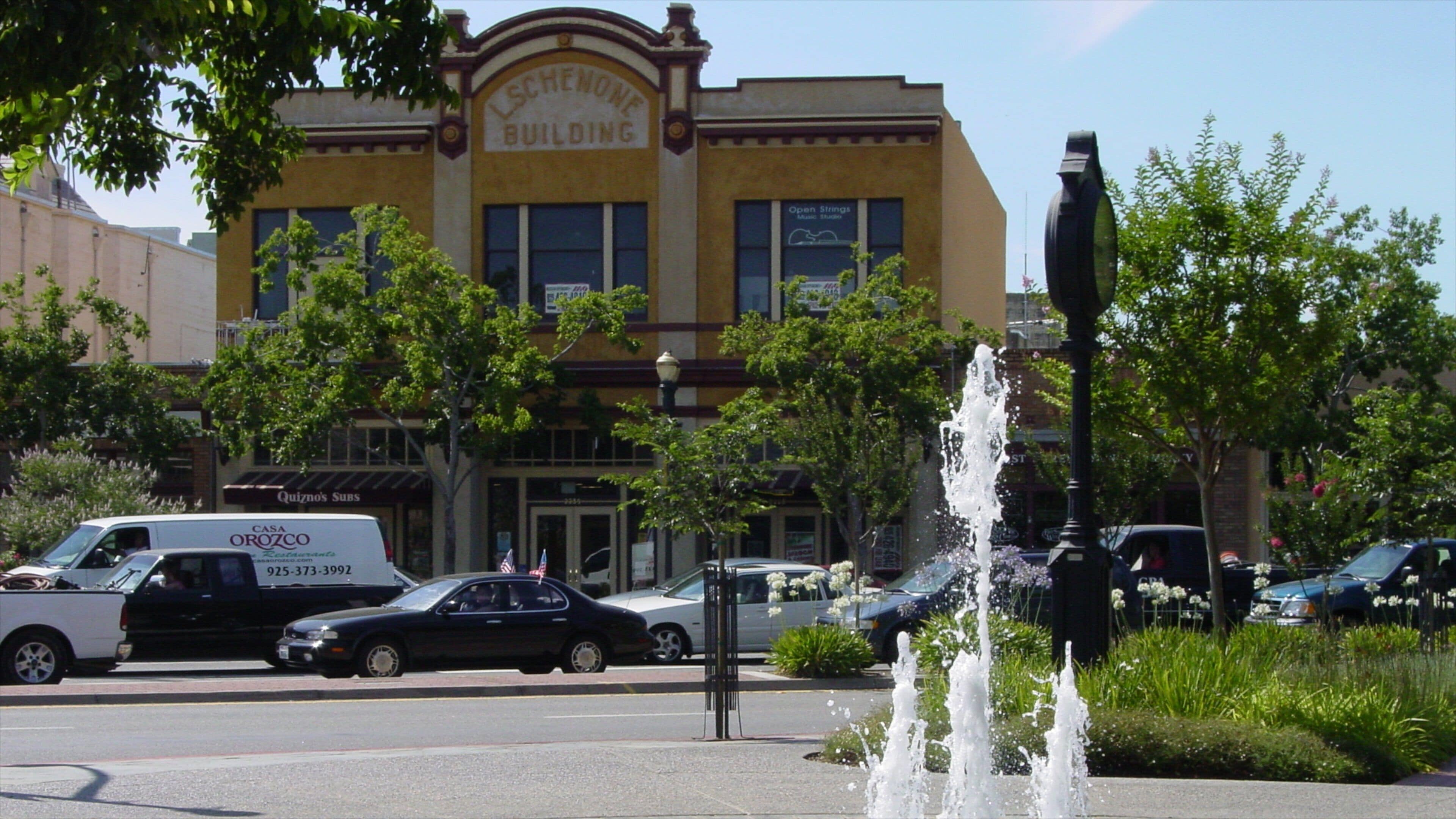 Pleasanton welches beinhaltet Beschilderung, Straßenszenen und historische Architektur