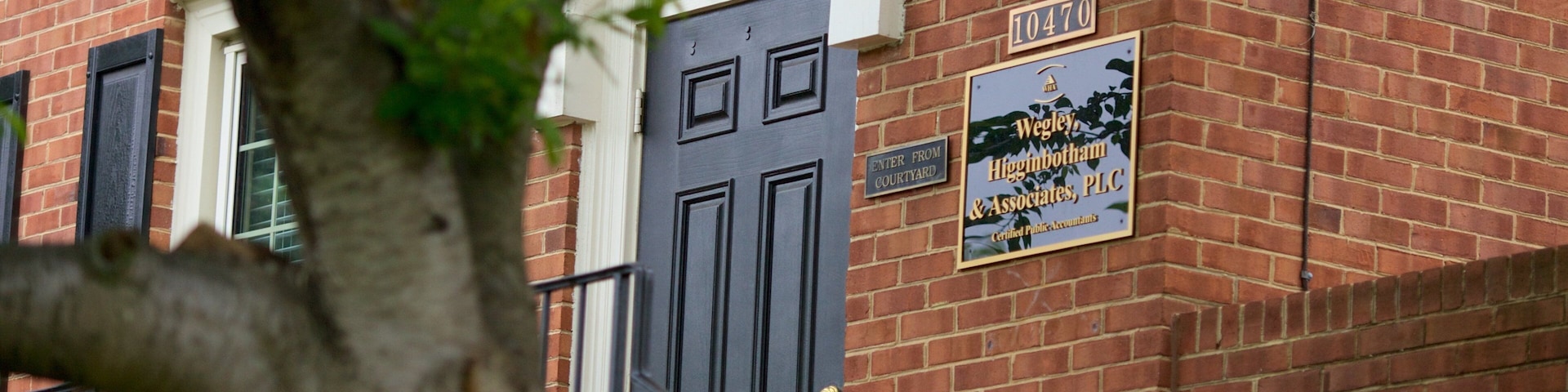 Fairfax showing signage and heritage elements