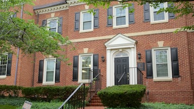 Fairfax showing heritage elements and a house