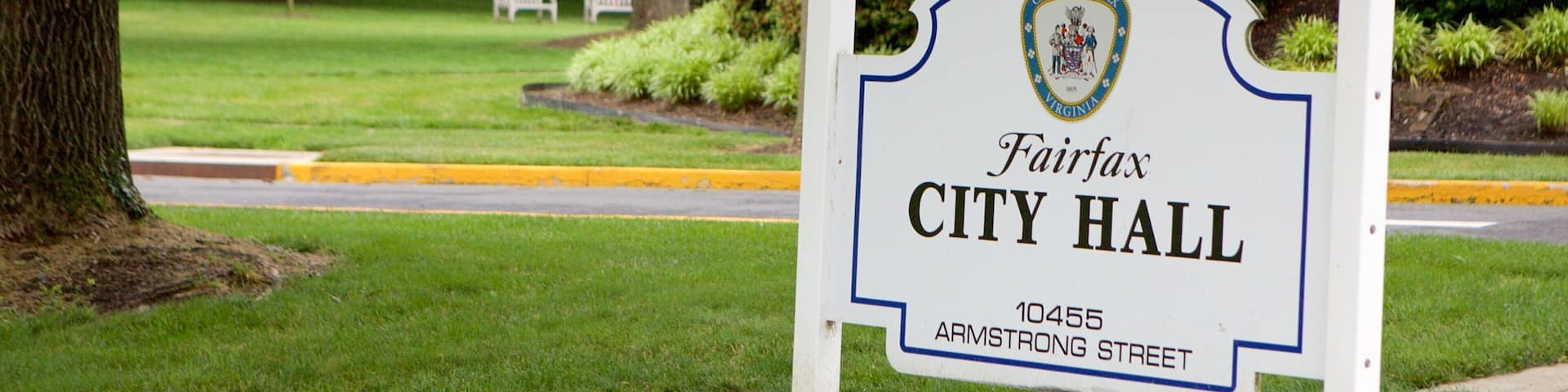 Fairfax mettant en vedette parc, bĂątiment public et signalisation