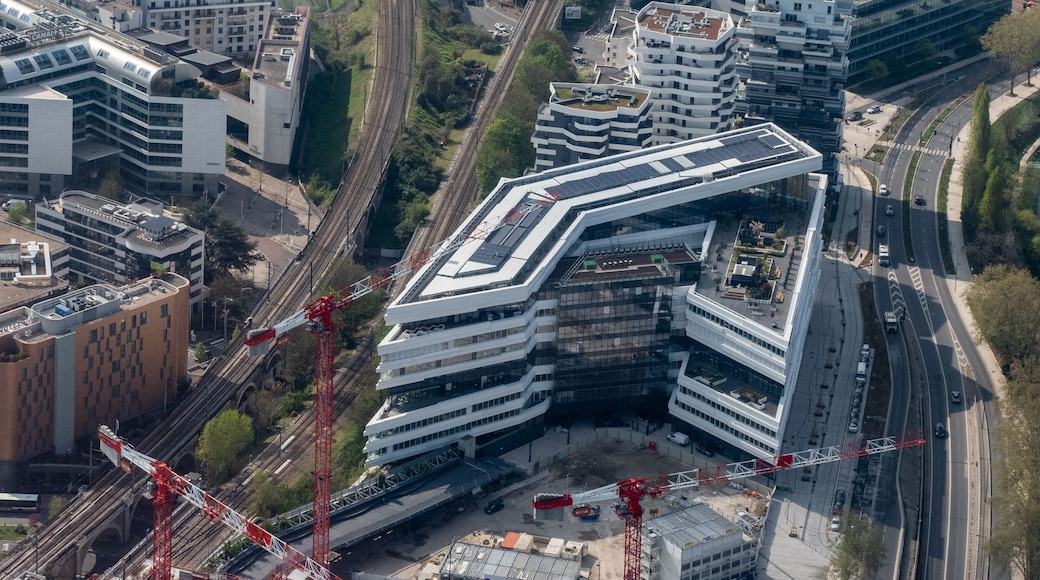 vue aérienne d'immeubles à Issy-les-Moulineaux près de Paris