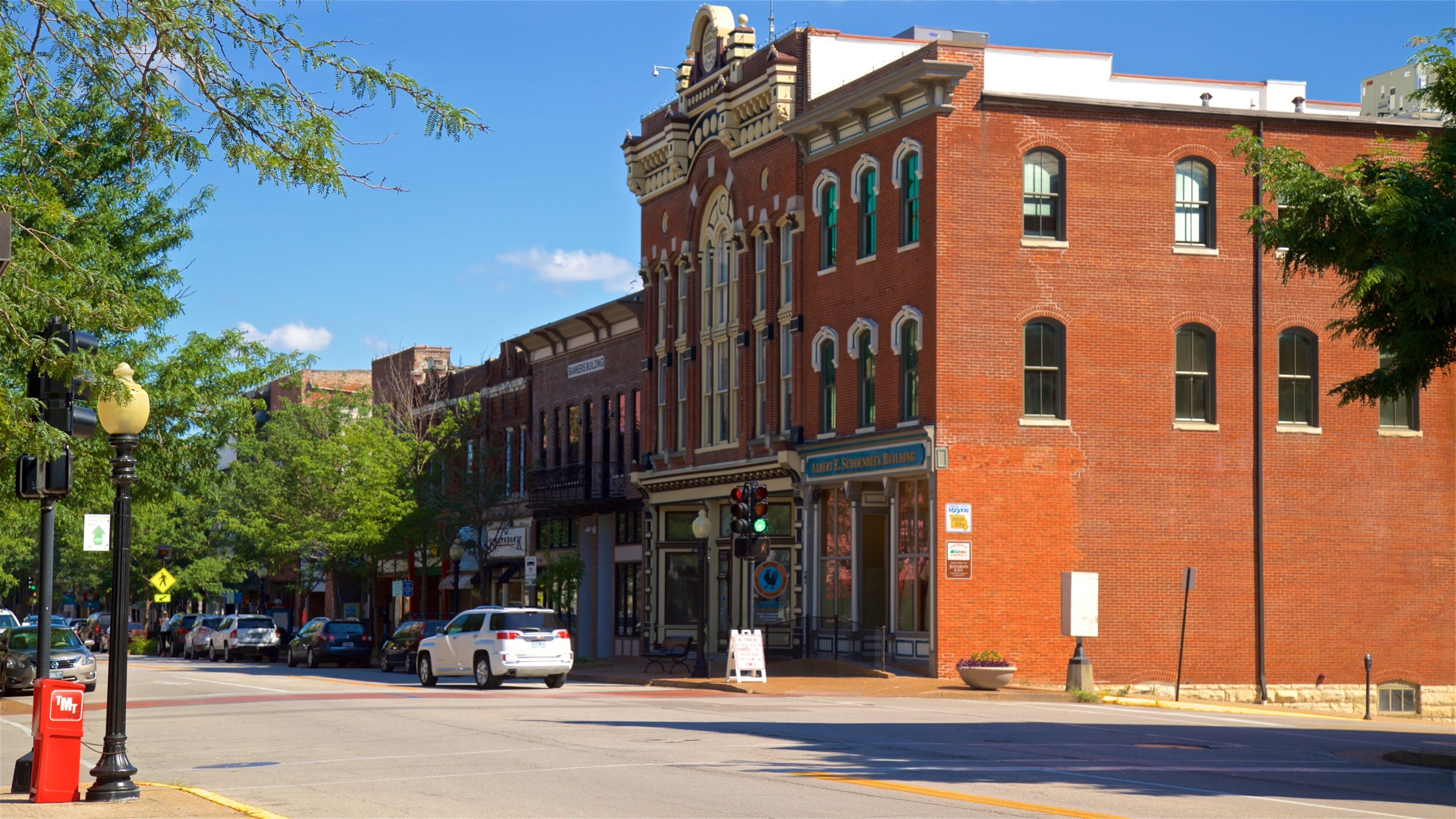 Jefferson City which includes heritage elements and a small town or village