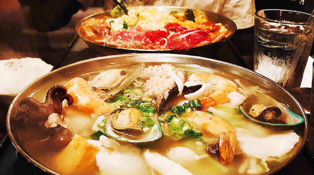 The Little Dipper experience is all about taking the comforts of traditional Chinese family dining.