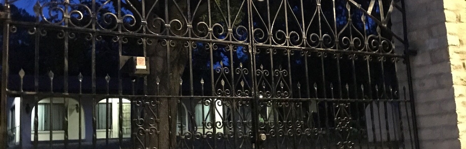 The abandoned all women's sanitarium that housed famous starlets like Glinda the Good witch, Marilyn Monroes mom and one of Clark Gables wives.