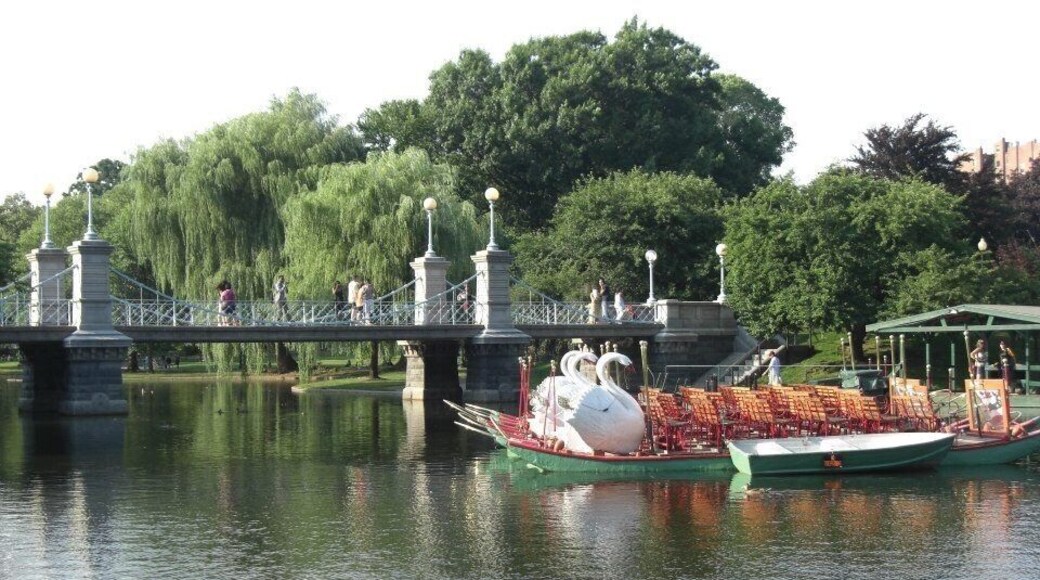 #boston has the most beautiful and peaceful #botanicgardens. Perfect for chilling. You may recognise it from the movie Ted #america