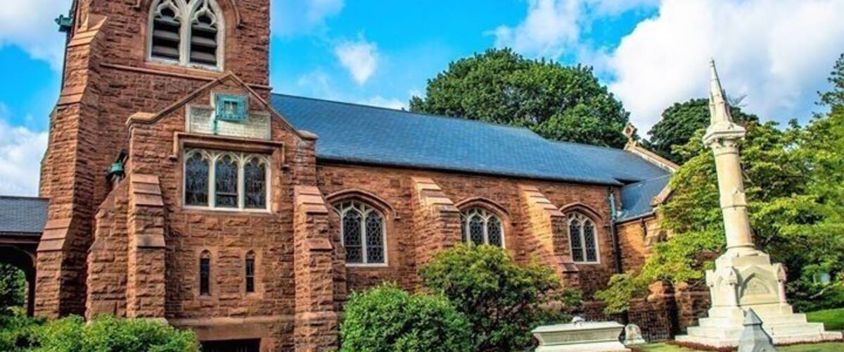 A one of a kind cemetery... Dedicated in 1831 and set with classical monuments in a rolling landscaped terrain. Part cemetery and part Park!!