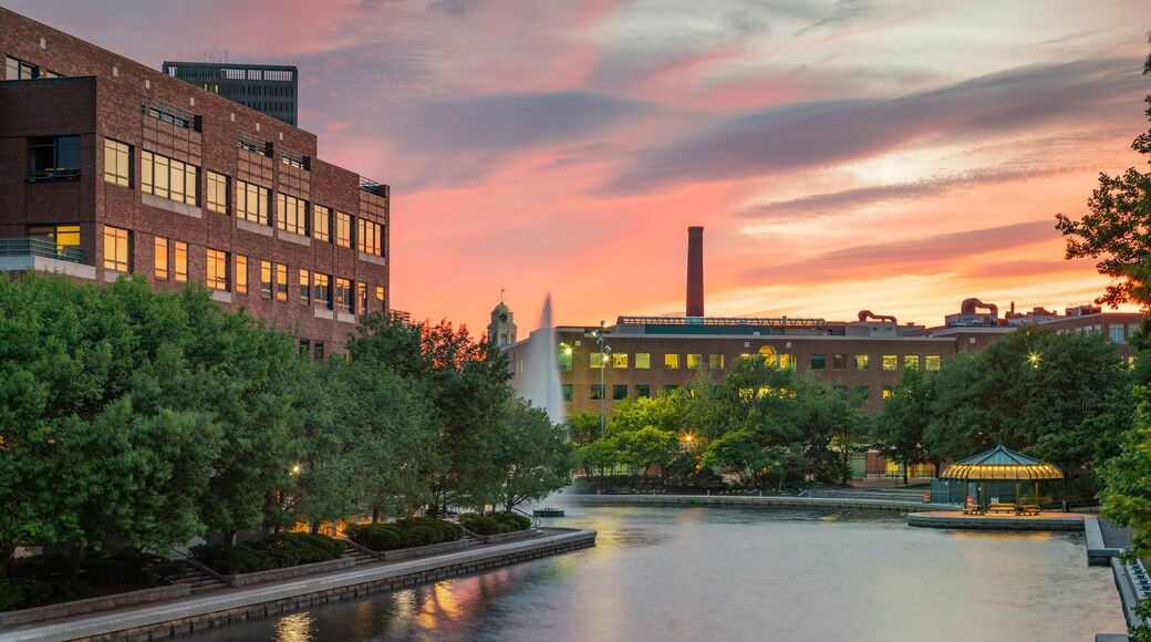 Cambridge showing a sunset and a river or creek