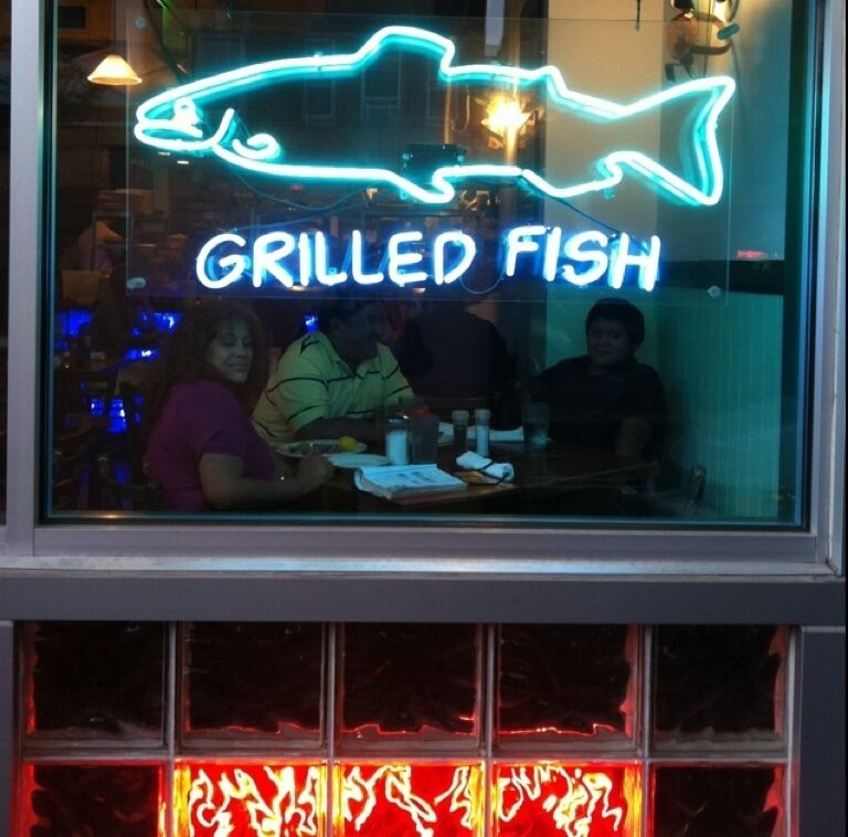 My top pick for Cambridge. Chef Chris Schlesinger delivers a smokin' selection of grilled fish and meats with caribbean and Asian kick.  Try the "wet bones", tuna tacos, or nightly special.  Your mouth and mind will be happy. 