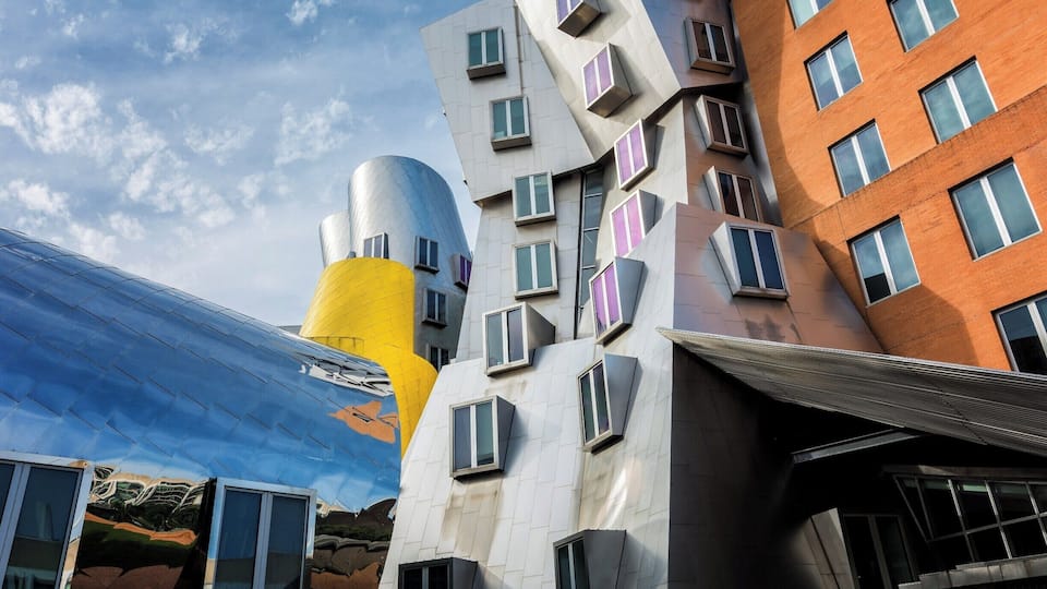 The Ray and Maria Stata Center or Building 32 is an academic complex designed by Pritzker Prize-winning architect Frank Gehry for the Massachusetts Institute of Technology (MIT).
In an area stacked with notable architecture, architect Frank O. Gehry's Stata Center still manages to stand out. Its chaotic collection of undulating shapes, bright colors and different materials is meant to reflect the freedom of ideas.
#MIT #Massachusetts #Boston #UrbanJungle #Details #Trovember