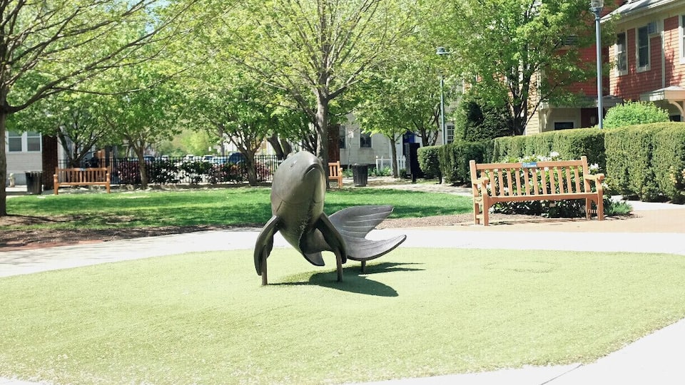Betta Splendens statue in Auburn Park, Cambridge