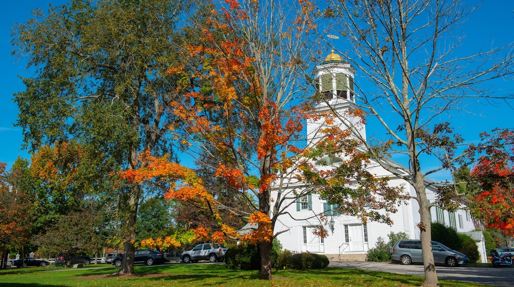 First Church of Merrimack on 7 Baboosic Lake Rd in fall in Merrimack, New Hampshire, USA.