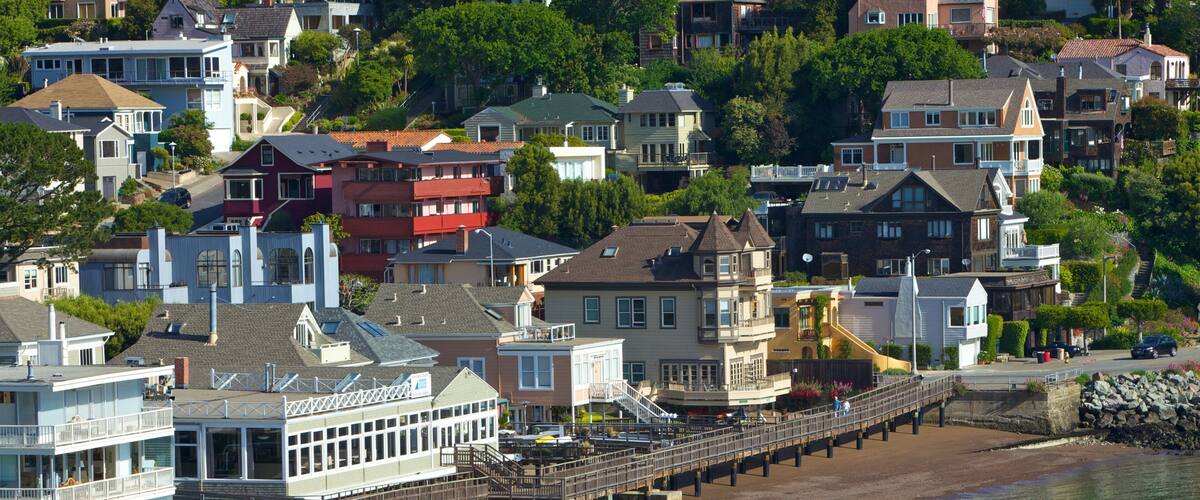 Sausalito which includes a coastal town