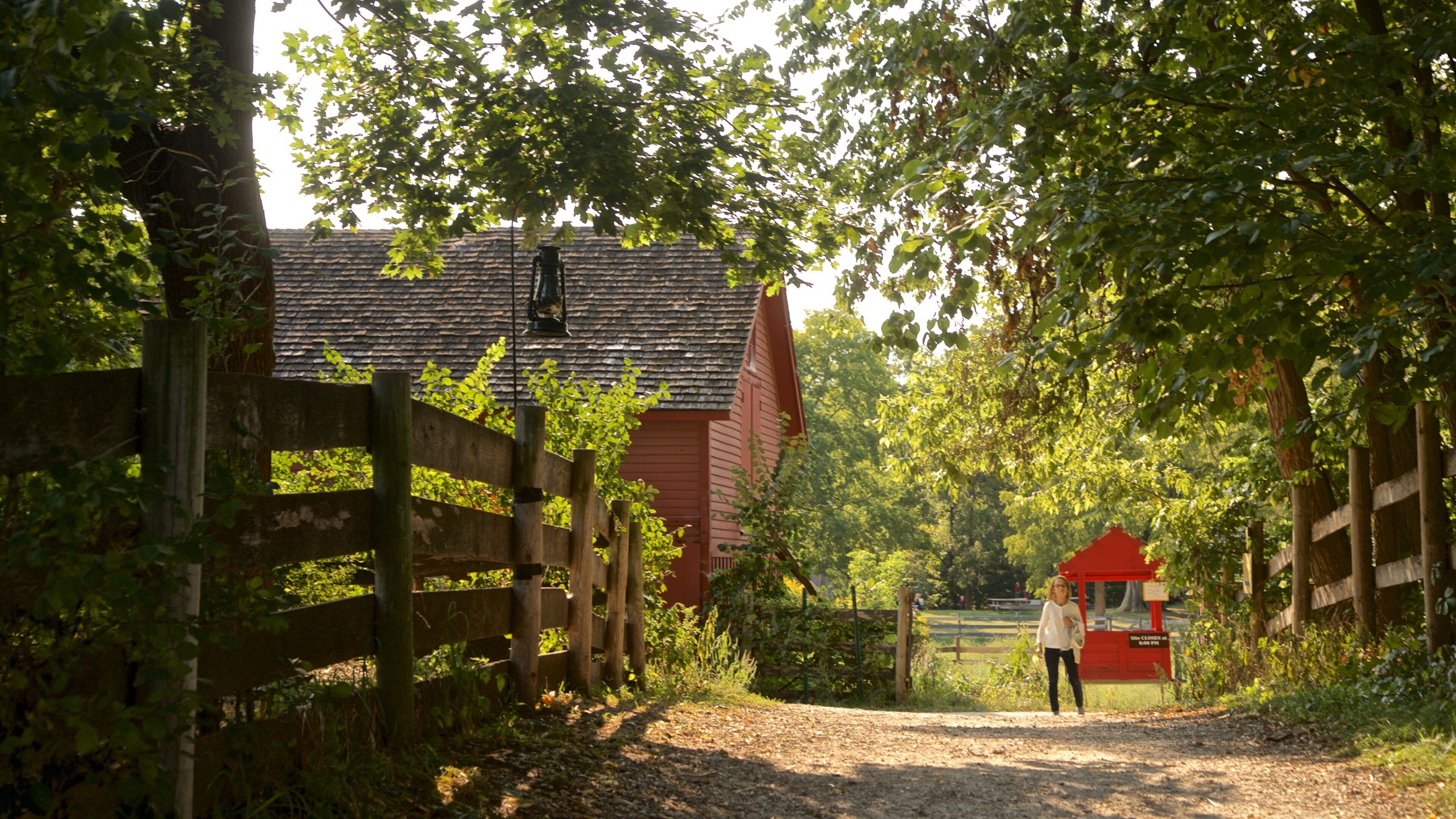 샴버그 이 포함 농장 뿐만 아니라 여자