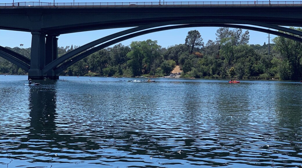 Wonderful spot to learn to kayak and paddle board. Great for all ages