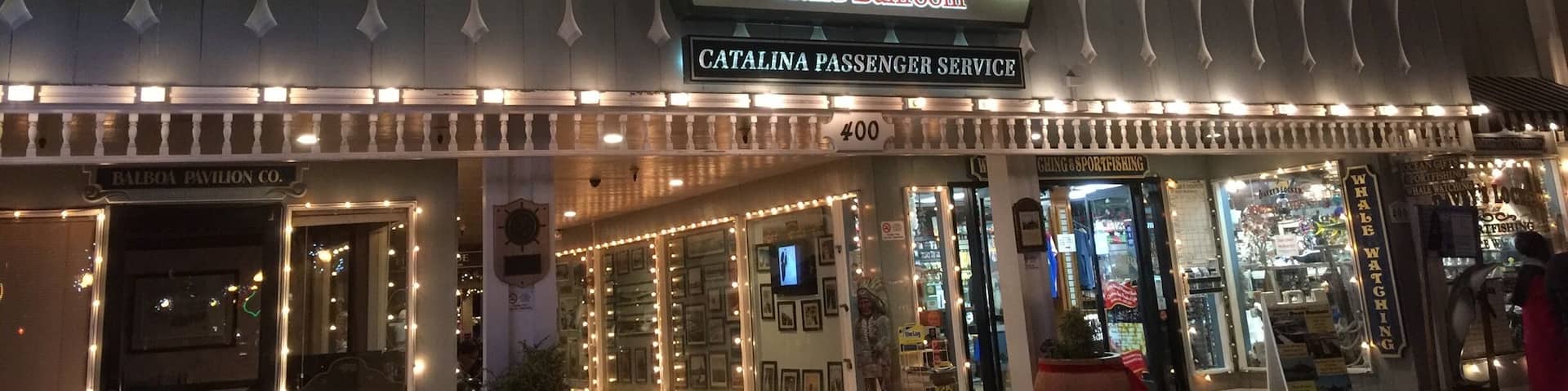 Waiting for the Freelance Harbor cruise to see the nicely decorated houses for Christmas.