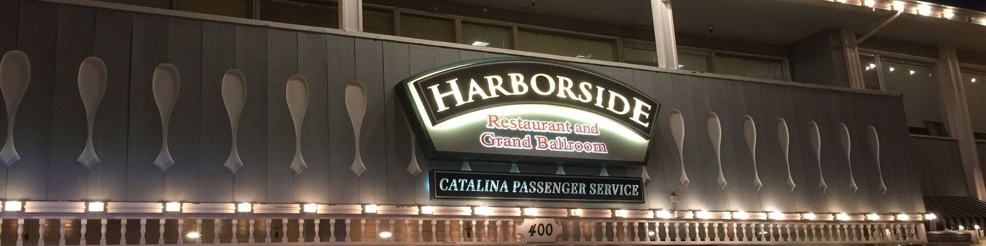 Waiting for the Freelance Harbor cruise to see the nicely decorated houses for Christmas.