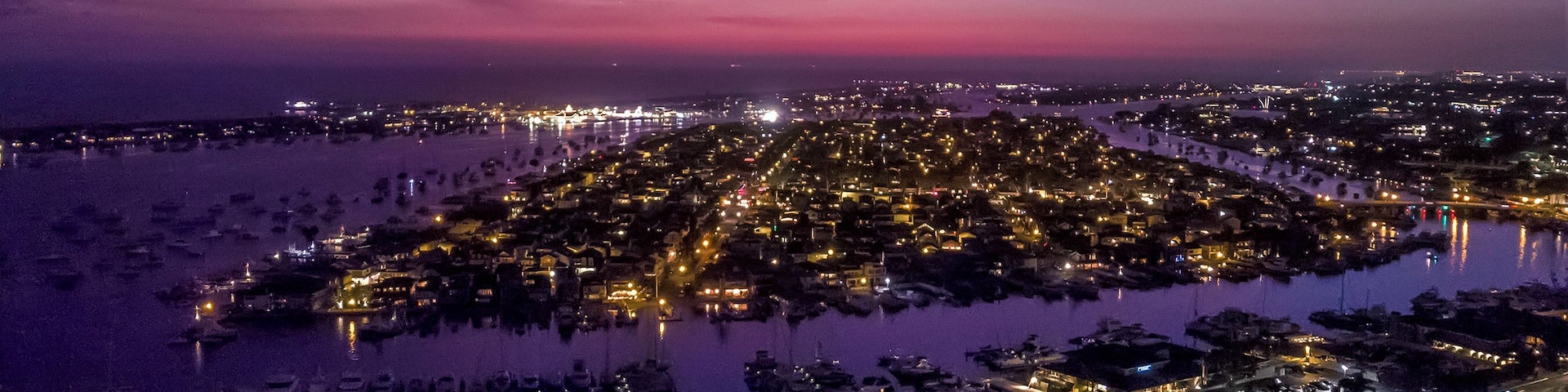 Lucky when the stars align and the winds die down to take a dusk time flight. Blessed to live in such a photogenic town with endless possibilities. If ever on the west coast look me up for info on Newport Beach.
Notes: taken from a public street / no special notes, close to Corona del Mar Beach
@robbimage www.robbimage.com
#bvsphotogsquad #lensculture #MegaPhotographers #aerialphotography #dji #dronesdaily #dronestagram #viewfromabove #dronelife #droneoftheday #TroveOn #beachlife #shore #waves #ocean #ilovenewportbeach fodorsonthego #lonelyplanet #amazingday #NeverStopExploring #TravelDeeper #surroundmewithwater