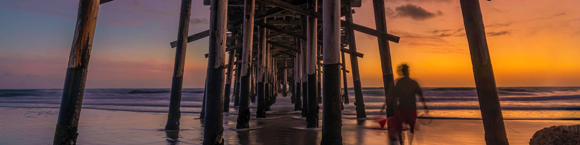 Nature's show interrupts a clam digger's evening enterprise under Newport Pier. There are times when Nature reminds us to take a moment no matter what your endeavor to gaze upon her magnificence.
Tip: sometimes a different perspective will give your capture a more memorable composition, on top is not always better.
.
.
.
#newportcoast #ilovenewportbeach #ocgrammers #newportbeach #beach #surf #sea #seashore #shore #waves #ocean #seascape #nikonz6 #nikon #photoshop #adobelightroom #cnntravel #RTWChat #BDTeam #bbctravel #fodorsonthego #lonelyplanet #lensculture