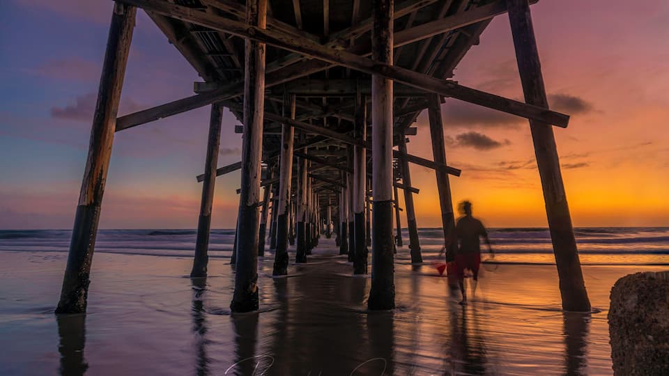 Nature's show interrupts a clam digger's evening enterprise under Newport Pier. There are times when Nature reminds us to take a moment no matter what your endeavor to gaze upon her magnificence.
Tip: sometimes a different perspective will give your capture a more memorable composition, on top is not always better.
.
.
.
#newportcoast #ilovenewportbeach #ocgrammers #newportbeach #beach #surf #sea #seashore #shore #waves #ocean #seascape #nikonz6 #nikon #photoshop #adobelightroom #cnntravel #RTWChat #BDTeam #bbctravel #fodorsonthego #lonelyplanet #lensculture