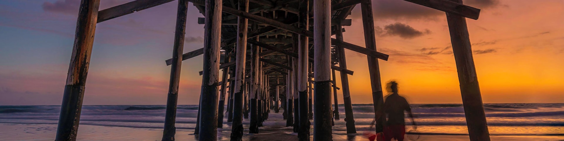 Nature's show interrupts a clam digger's evening enterprise under Newport Pier. There are times when Nature reminds us to take a moment no matter what your endeavor to gaze upon her magnificence.
Tip: sometimes a different perspective will give your capture a more memorable composition, on top is not always better.
.
.
.
#newportcoast #ilovenewportbeach #ocgrammers #newportbeach #beach #surf #sea #seashore #shore #waves #ocean #seascape #nikonz6 #nikon #photoshop #adobelightroom #cnntravel #RTWChat #BDTeam #bbctravel #fodorsonthego #lonelyplanet #lensculture