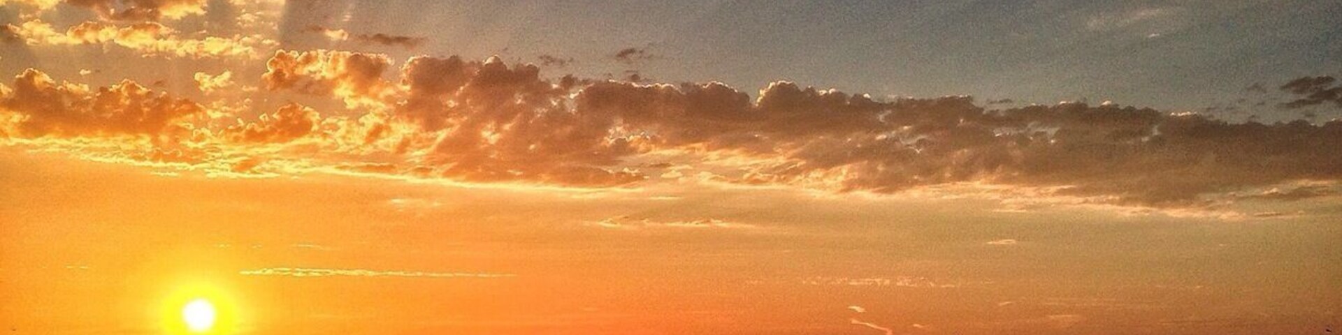 The Newport Beach Pier gives you a fantastic view of the sunset over the Pacific in Orange County, California. The pier has sweeping views of the surrounding fancy houses, and you may also get to see lots of the local fisherman catching the freshest seafood off the pier. But the real star of the show is the sun, of course, which puts on an incredibly colorful show before dipping down beneath the waves. Definitely a must-do if you're in Southern California! (#beach)