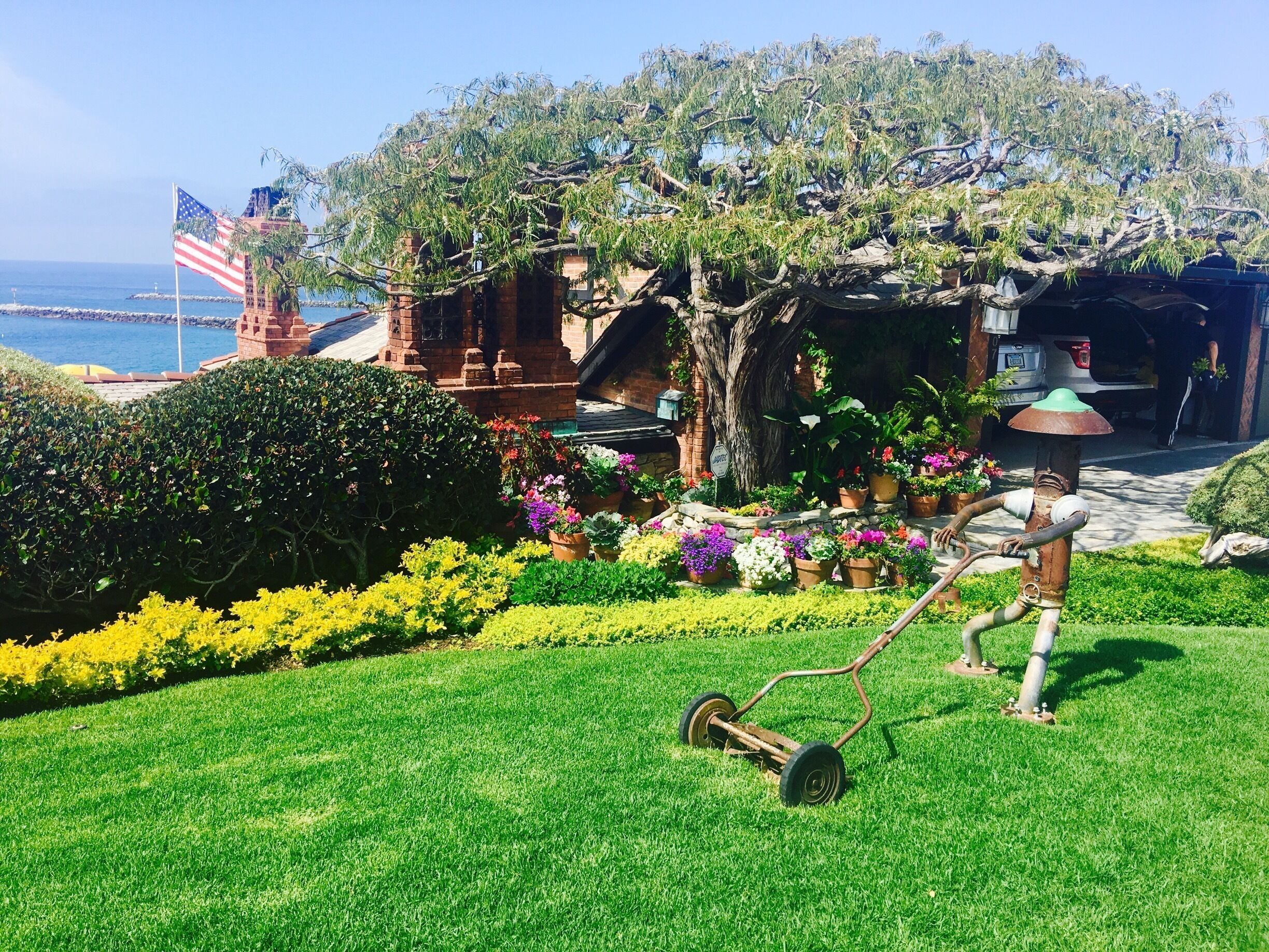 This is the best view of ocean ever I have seen specially sunset it looks great....check it out 