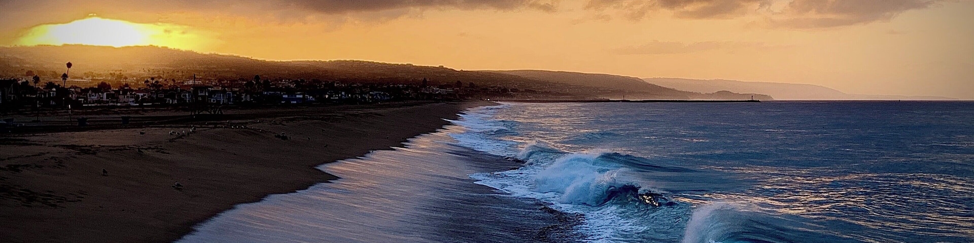 Perfect spot for an early morning walk. The view from the pier at Newport Beach is forever changing. This morning was stunning. Walk from pier to pier along the pathway and you’ll have done about 4 miles