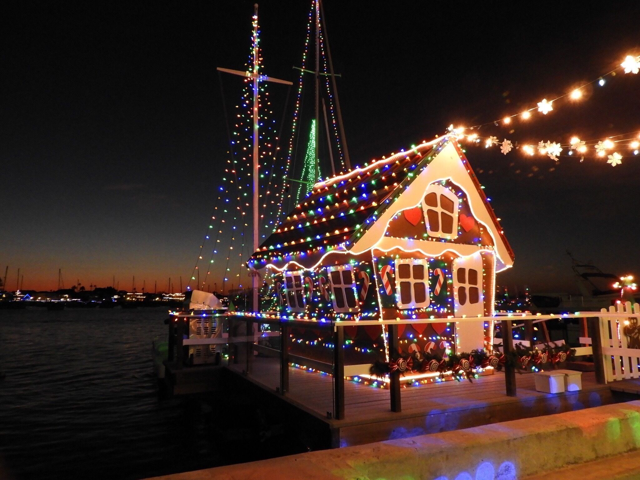 Every year the city of Newport Beach does a boat parade around the harbor. The best part is that, in addition to decorating the boats for Christmas, they decorate the docks and houses along the waterfront. It’s a Christmas wonderland!