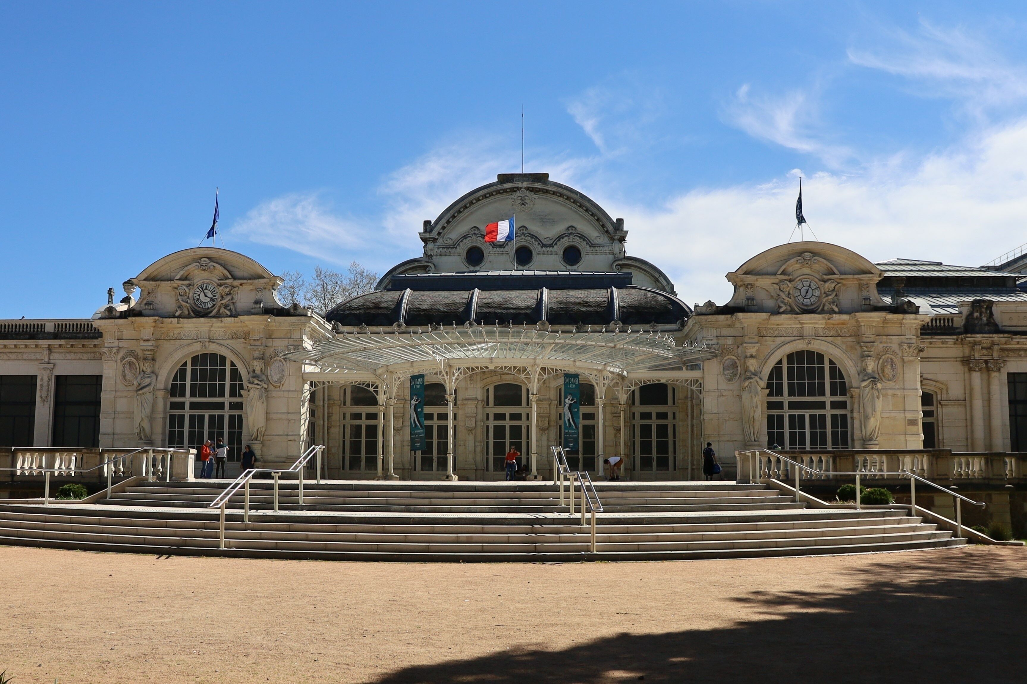 Le palais des congrès, ancien casino, vu de l'extérieur, ville de Vichy, département de l'Allier, France