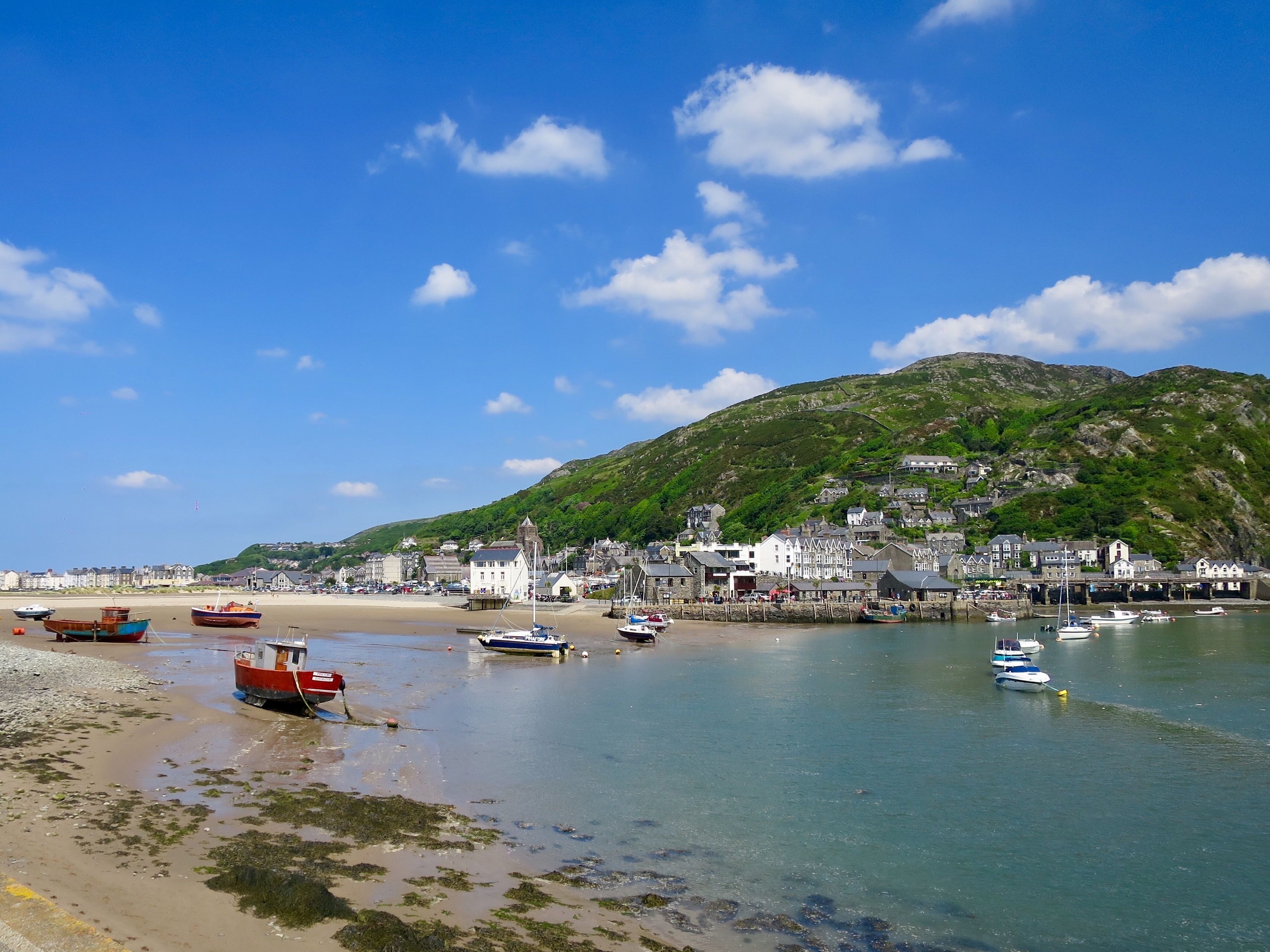 Barmouth - view of the town; Shutterstock ID 693049120; Purchase Order: SP-1394 HA Batch 3 Part 1; Order Number: ; Client/Licensee: HomeAway; Other: To be paid with HA budget