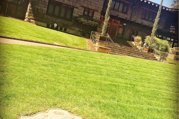 This home is amazingly beautiful! Located in Pasadena. Used in the movie zathura. Tim Robbins stars. It's a craftsman home.