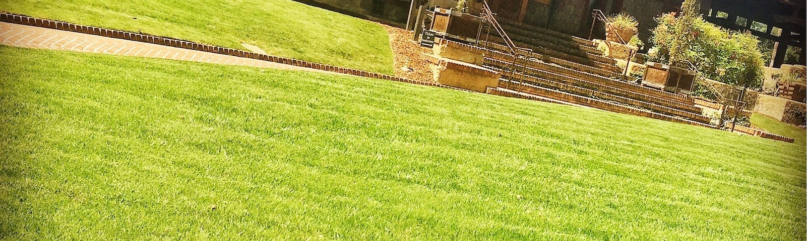 This home is amazingly beautiful! Located in Pasadena. Used in the movie zathura. Tim Robbins stars. It's a craftsman home.