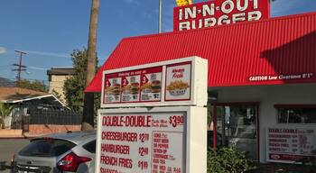 A #burger lover can’t miss one of the most famous drive ins! #red